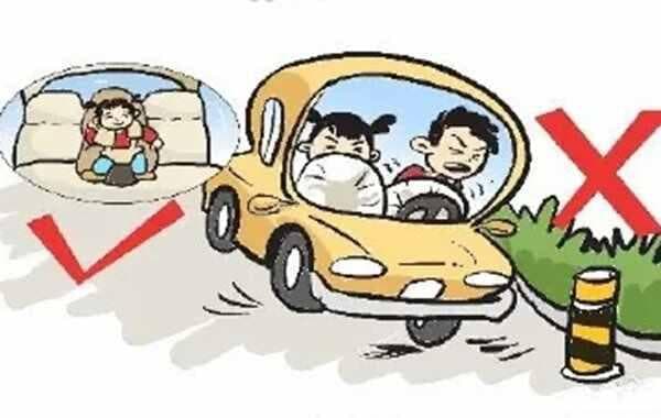 儿童几岁能坐副驾？安全乘坐指南