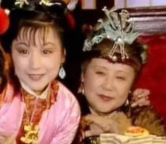 红楼梦中贾母为何会被称老太太？是什么意思？