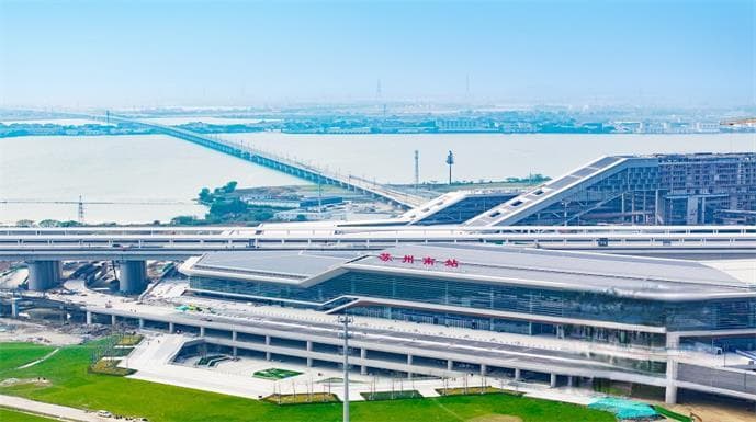 时评：高铁时代，一路向前，驶向更美好未来