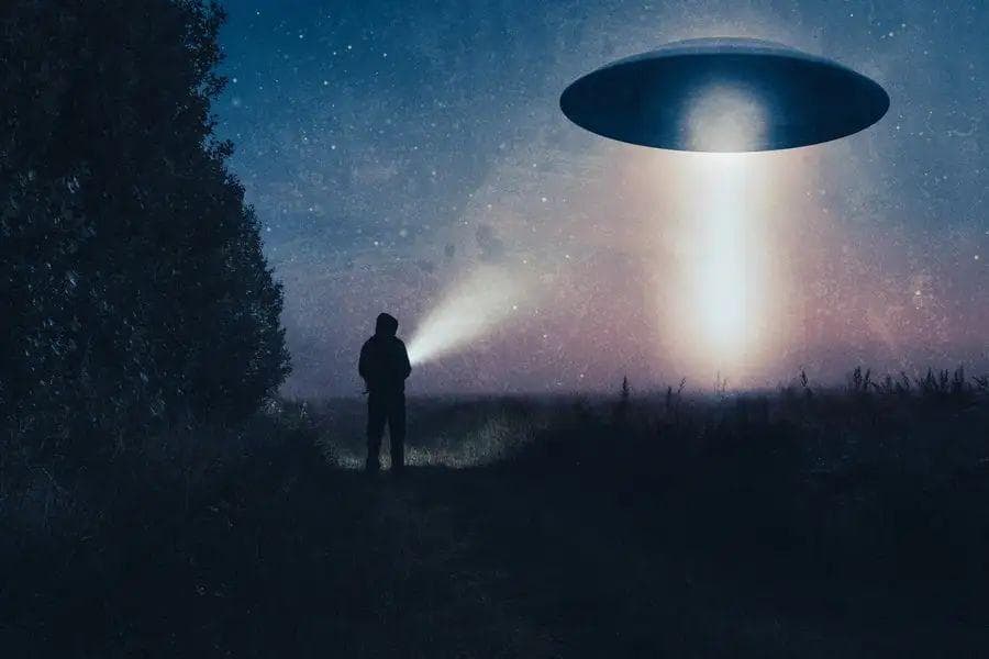 为何我们不能排除地球大气层中存在外星飞船的可能性（尚待揭晓）