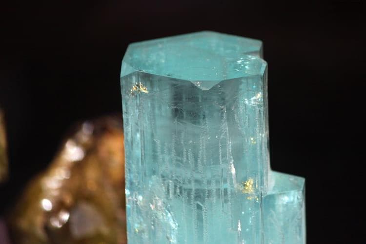 海蓝宝石（Aquamarine）：从历史传说、能量到佩戴指南
