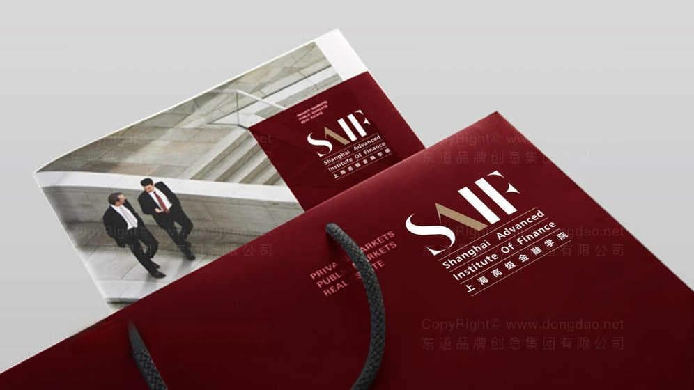 如何将26个字母创意地融入Logo设计？