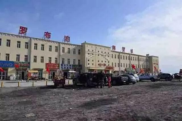 罗布泊镇最新情况深度解析：基础设施建设取得显著进展，新能源产业蓬勃发展