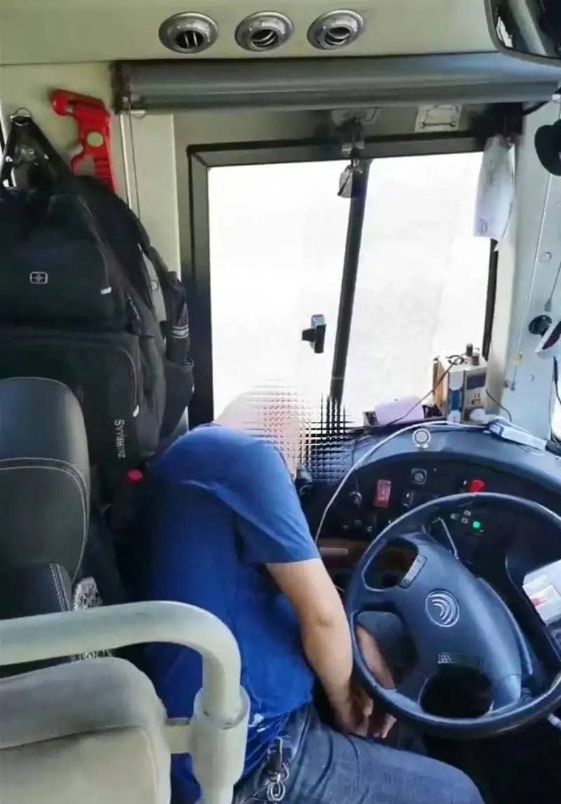工作中突发脑溢血成植物人却无法认定工伤？工伤认定需要什么条件