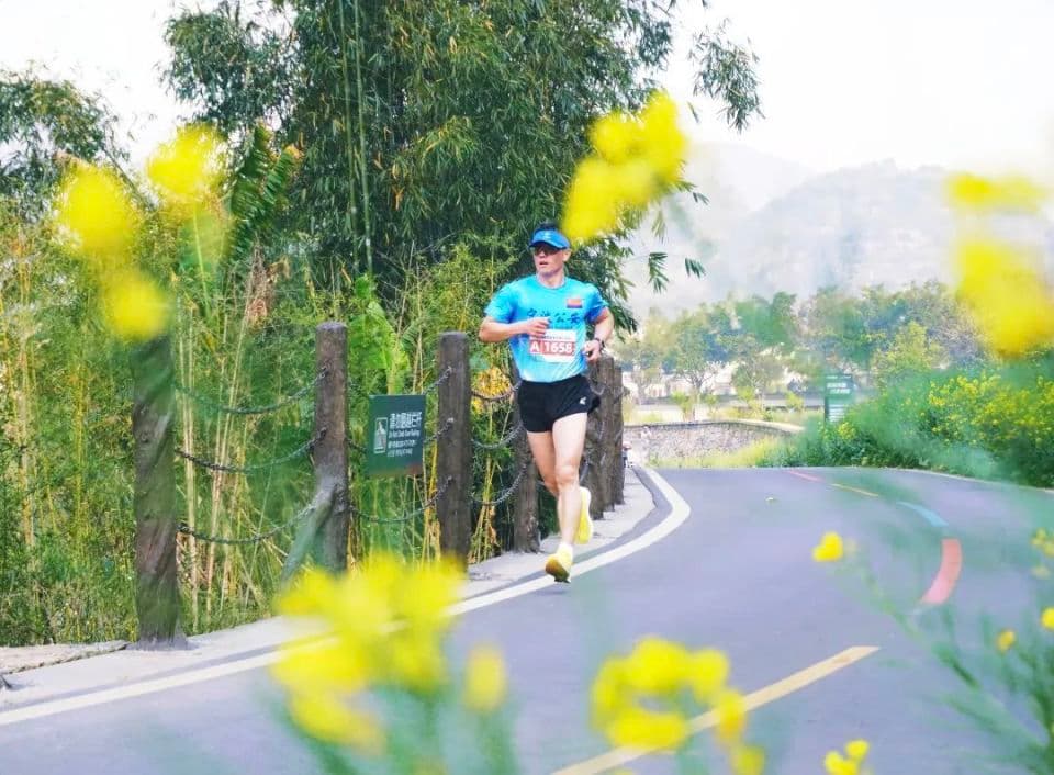 从3500到10000人！万峰林警察马拉松的“加速度”背后是什么？