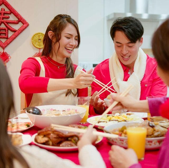 「年夜飯」與「開年飯」的習俗揭秘，教你這樣吃2025更順遂