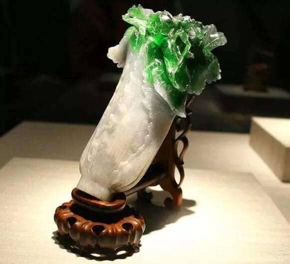 价值2亿的翡翠白菜，堪称清朝玉雕技术的巅峰之作