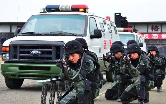 武警有特种部队，陆军也有，两支部队有什么区别，哪个更强？