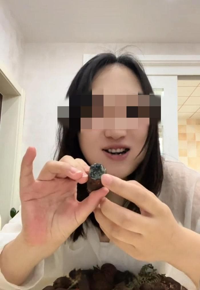 网红博主发布生吃“见手青”视频引争议：医生称生吃易中毒致幻 网友忧心误导人