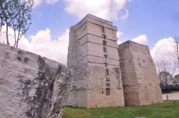 良渚古城遗址：中华五千年文化的见证者