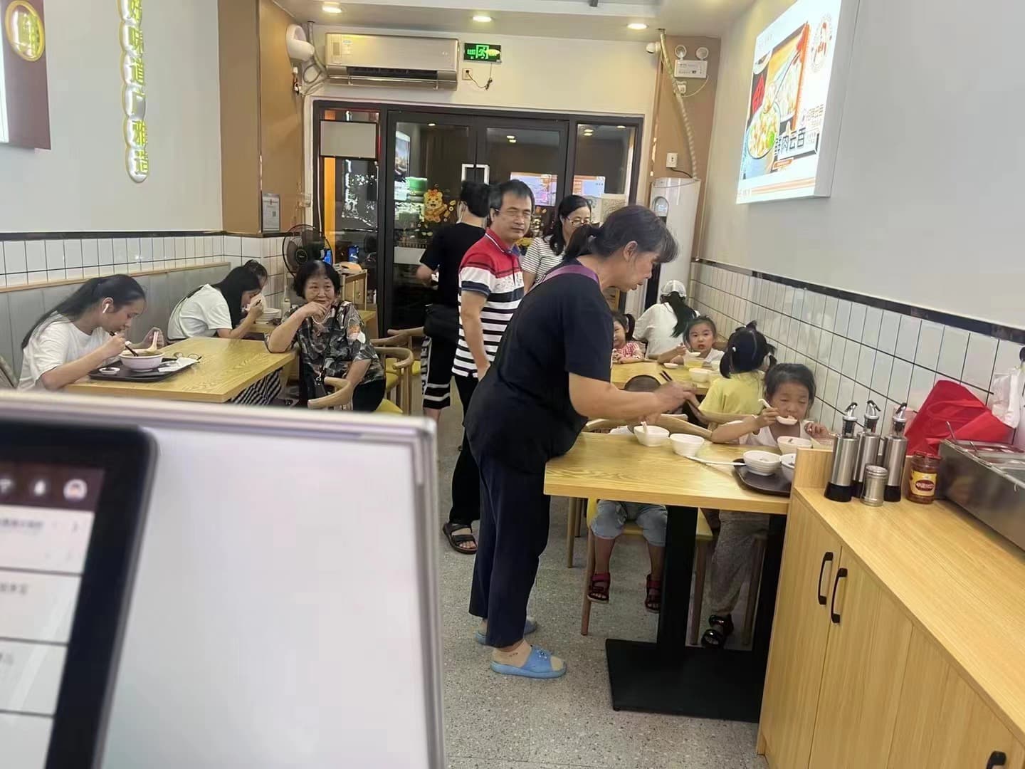 郑州十大经典美食盘点：从烩面到胡辣汤，品味中原美食文化