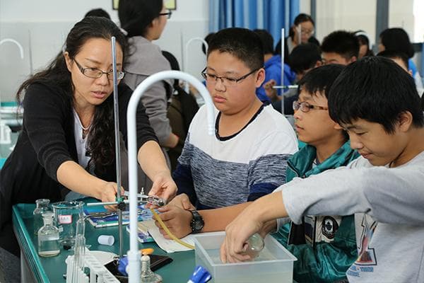 铜梁区：以实验教学全覆盖探索五育融合育人新路径