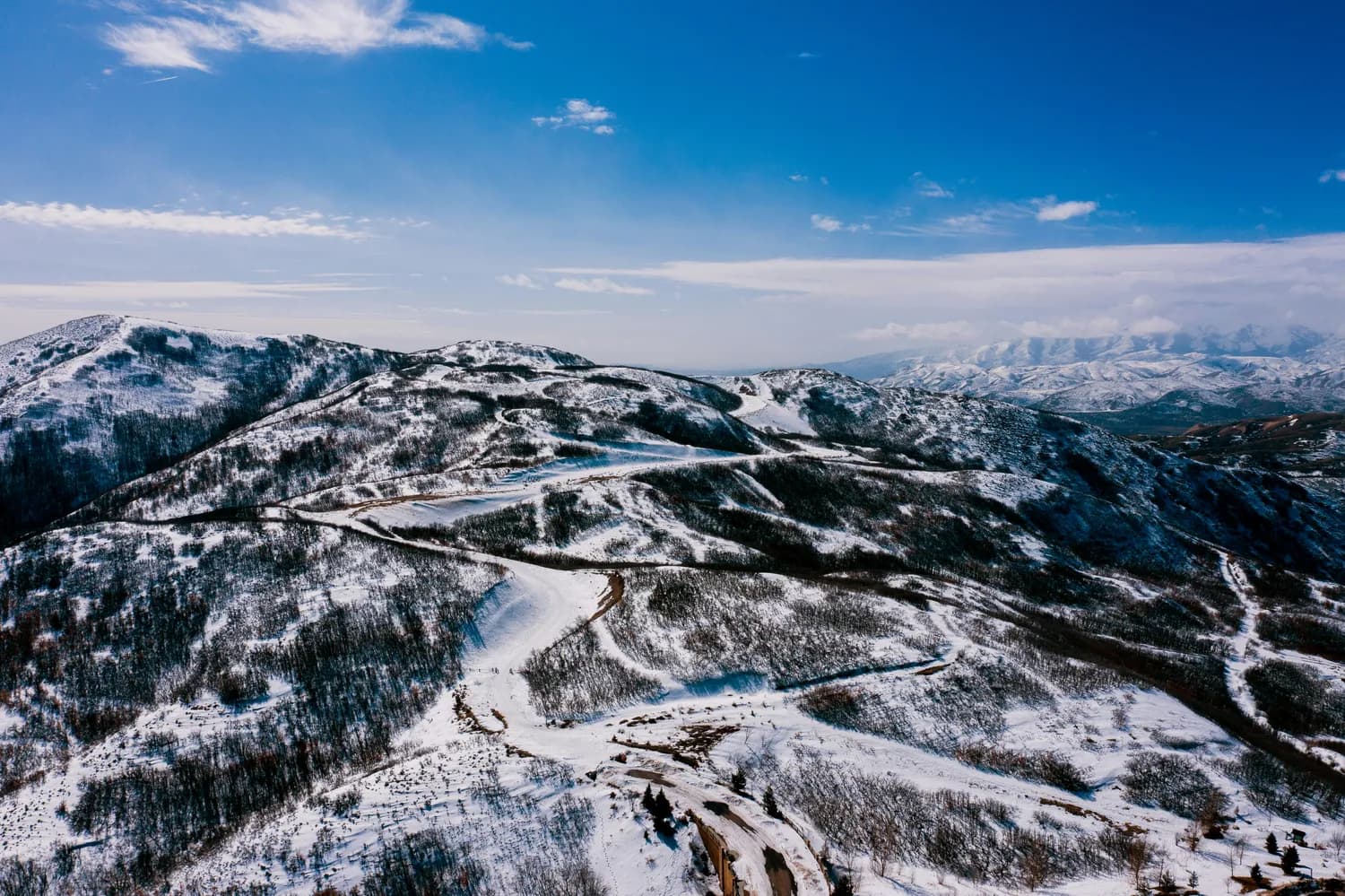 冬季打卡内蒙古大黑山：美景与生态同行