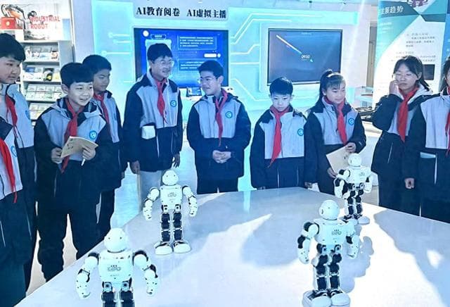郑州市中原区须水镇中心小学：探秘人工智能 点燃科技梦想