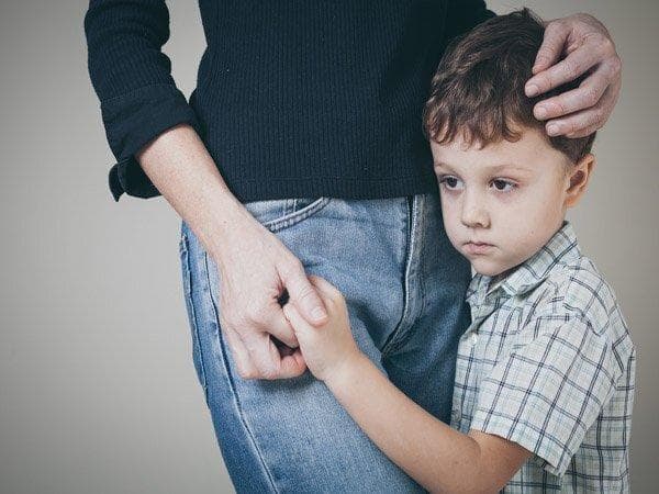 2-3岁幼儿害羞行为的成因与应对策略