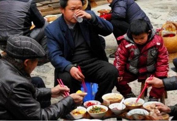 老话说“菜不摆三，筷不成五，席不成六”，啥意思？了解下，很实用