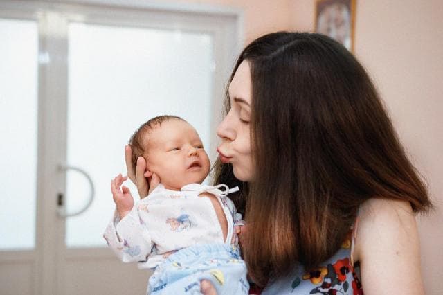 父母如何与婴儿进行亲子互动？8款亲子游戏推荐