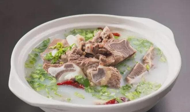 冬季温补神器：牛排骨汤的营养与制作全攻略