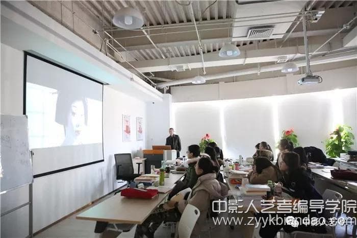 西方中世纪文学：意大利诗人但丁的生平和创作