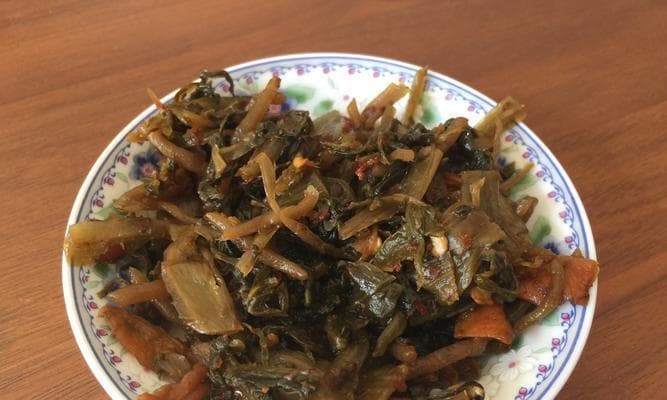 如何以水腌菜自制美味佳肴（水腌菜的制作步骤和注意事项）