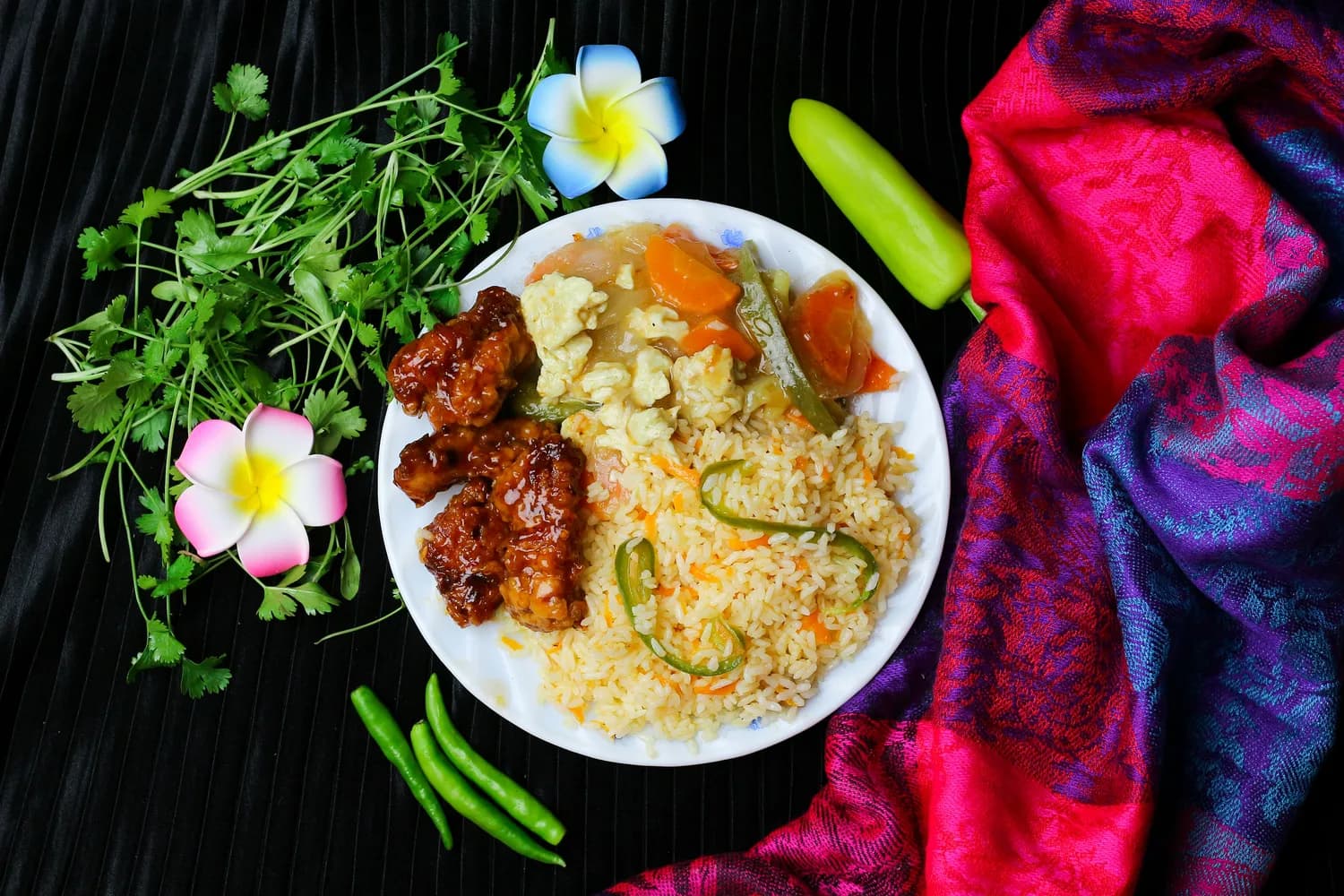 电饭煲蔬菜排骨饭：懒人也能做出大厨级美味