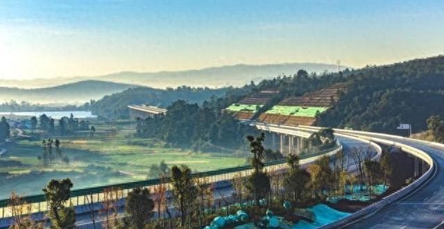 云南高速公路建设提速：26个项目齐开建，县县通高速指日可待