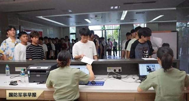 为何我国征兵时，不要带纹身和伤疤的？高标准，才能更好报效国家