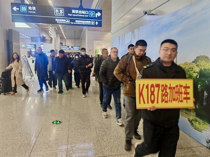 深夜突发客流，济南公交调整保障市民安全回家