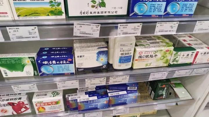 杭州女子买药发现：线上比线下便宜10元？记者调查：价格差异背后的原因