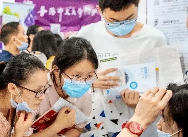 弃选民办三本，去公办专科上学后才看清的4个区别，现实扎心了