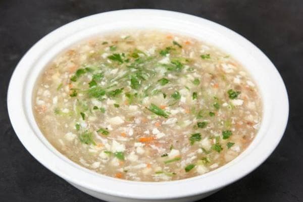 西湖牛肉羹，鲜酸爽口、味道独特，成为了深受老百姓喜爱的佳肴
