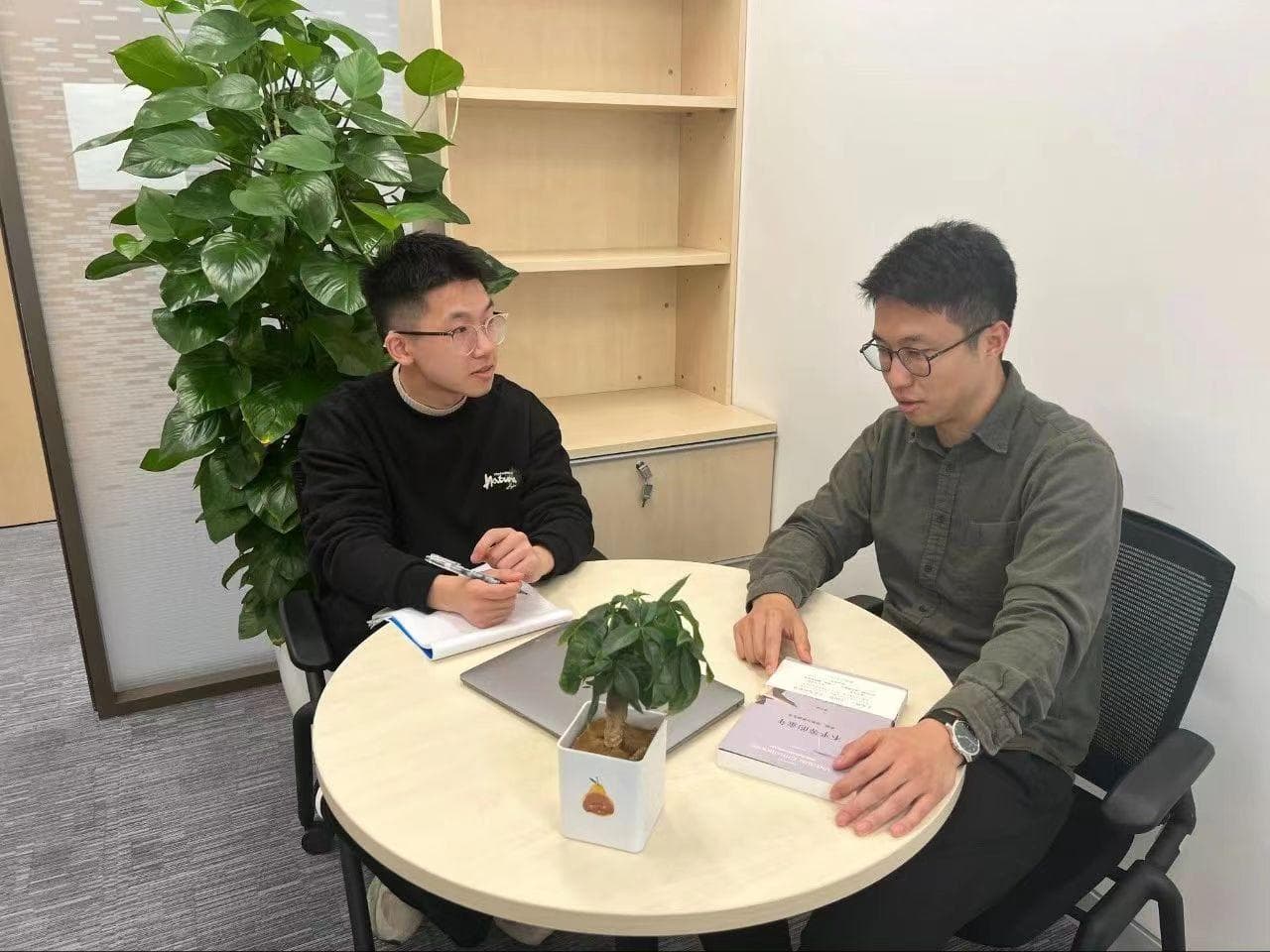 为“第一代大学生”成长引路，上纽大师生结对促教育公平