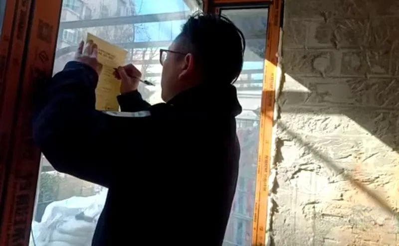 房屋过户更名难？执法队员：需先解决这个问题→