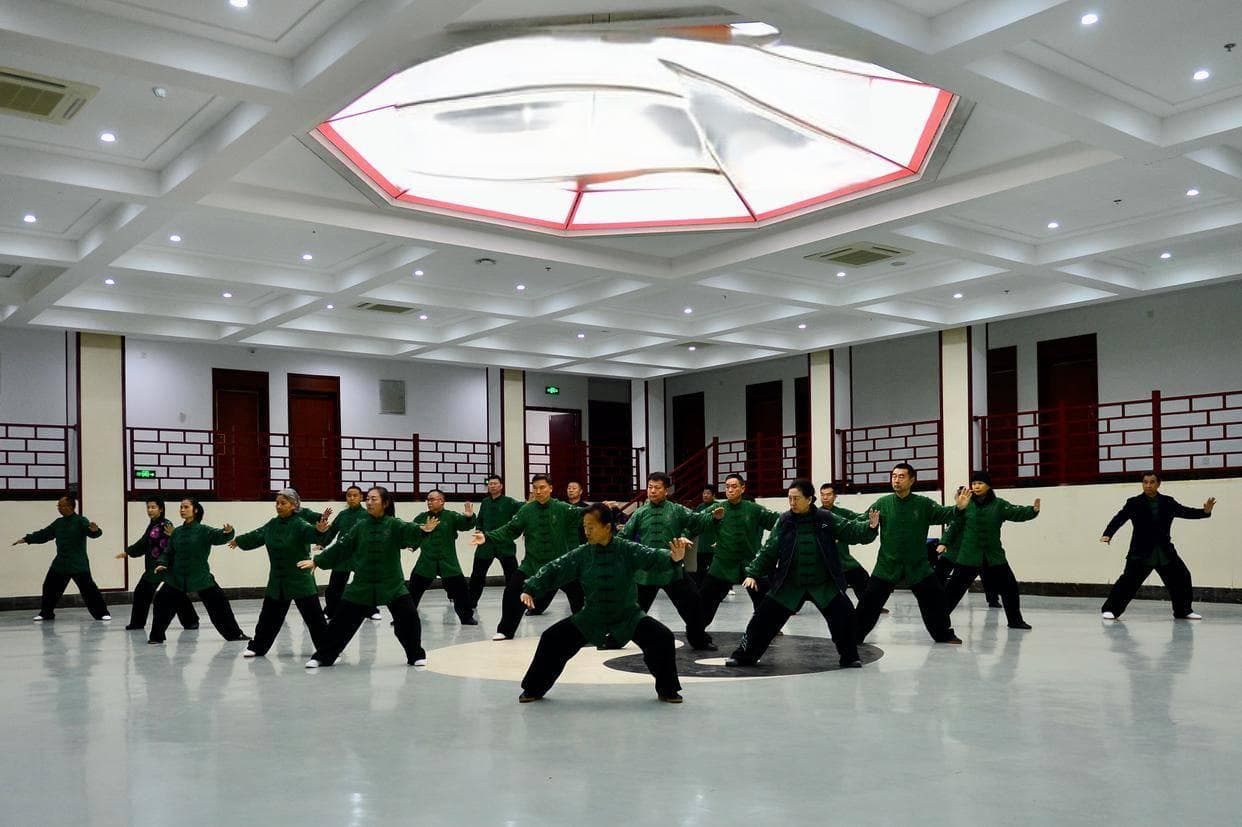藏不住了！这届年轻人开始打“太极拳”了？