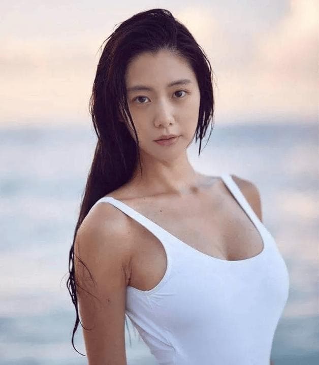 揭秘克拉拉：从韩娱封杀到逆袭女王，她的美丽与坚韧如何征服娱乐圈？
