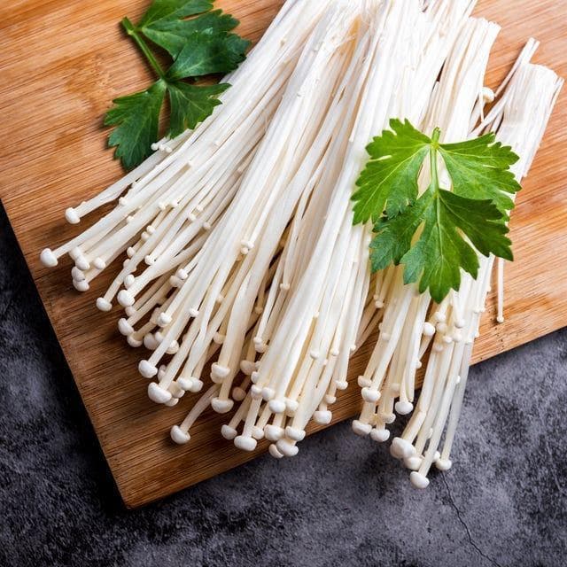金针菇的功效与食用禁忌：低卡高纤，减重抗氧化两相宜
