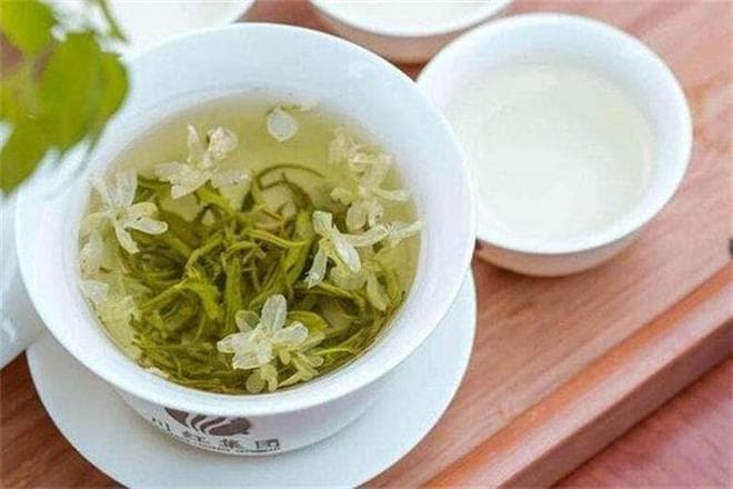 茉莉花茶饮用有讲究：内热体质适宜，冲泡温度要记牢