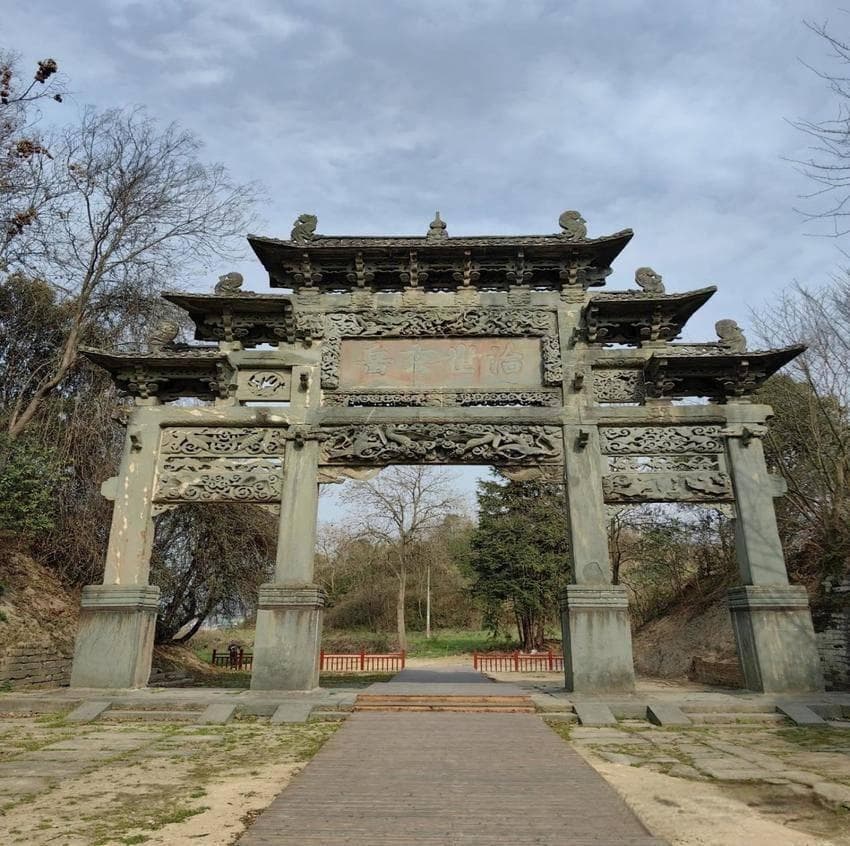 武当山十大景点全攻略：从玄岳门到南岩宫，领略道教圣地的建筑之美