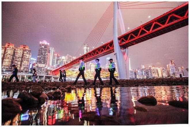 放眼10年后，重庆和成都谁的发展前景会更好？