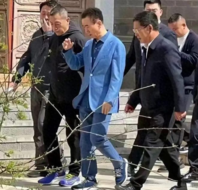 王健林开年连卖5座万达广场！负债从6000亿减到1316亿，他没跑路