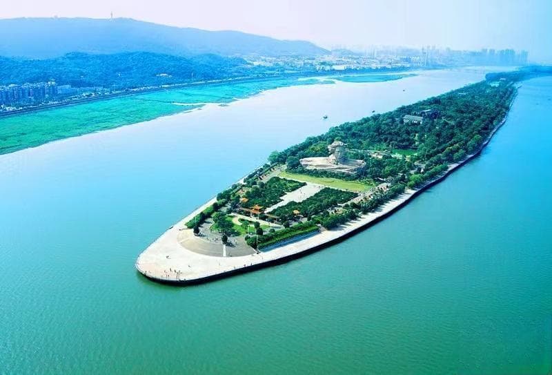 橘子洲：百年叩问今犹响