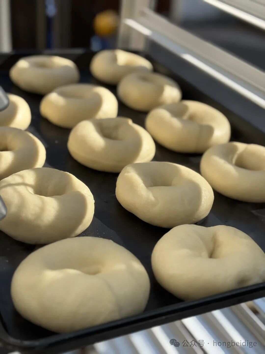 贝果面包为什么要煮水再烤