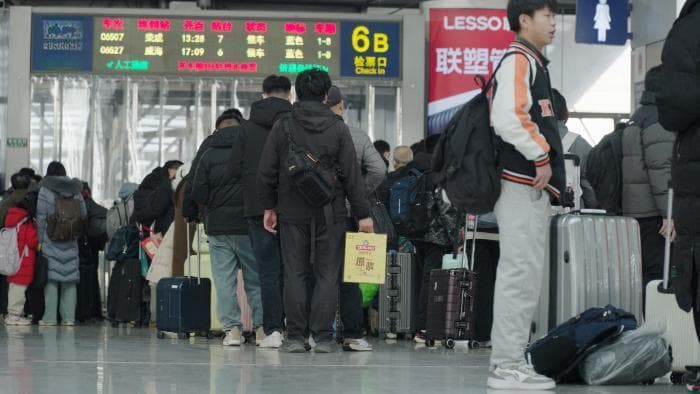 舌尖上的春运：回家路上年味拉满，带什么回家“走心”又“走新”？