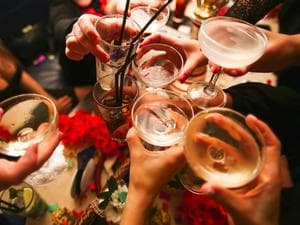 服用磷酸奥司他韦胶囊期间能否饮酒？