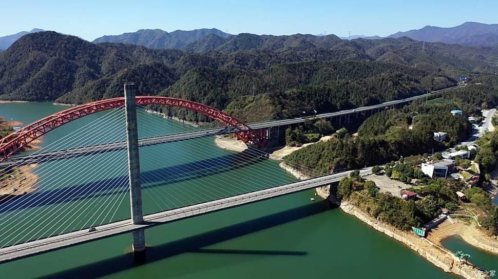 环绕太平湖100公里——山不转水转，水不转车转
