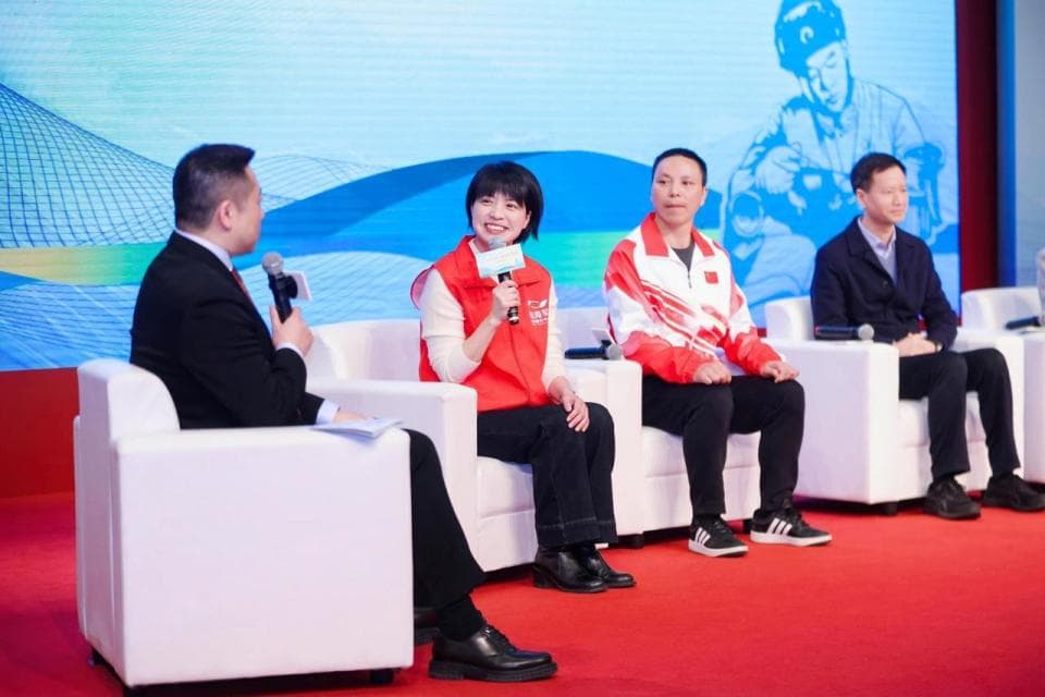 新时代雷锋精神：从浙江出发，点亮文明中国