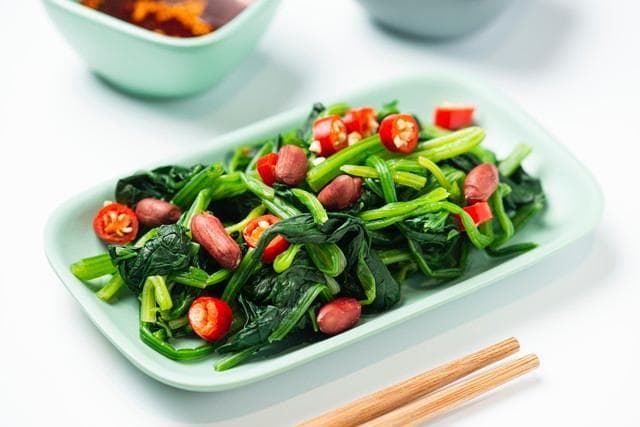 凉拌菠菜放什么调料？三种吃法让你爱不释口