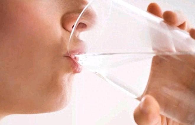 烧水喝和经常买桶装水喝，哪一种喝水方式更健康？不妨了解