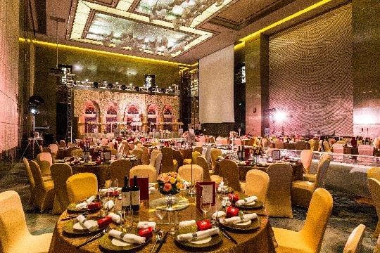 五星级酒店与婚礼会所：完美婚礼场地的比较