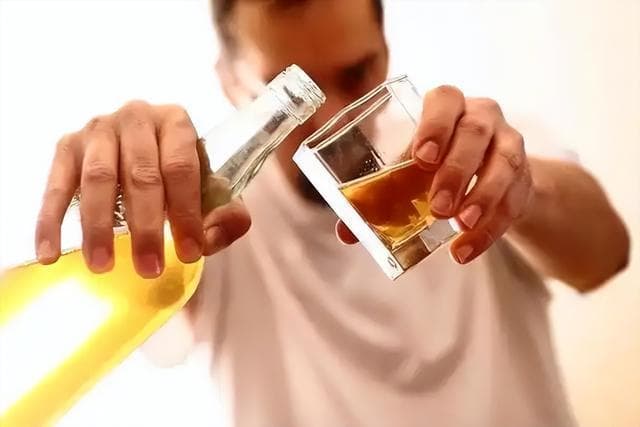 酒瘾自测：这 5 种情况都有过，别不承认，你可能是 “酗酒者”